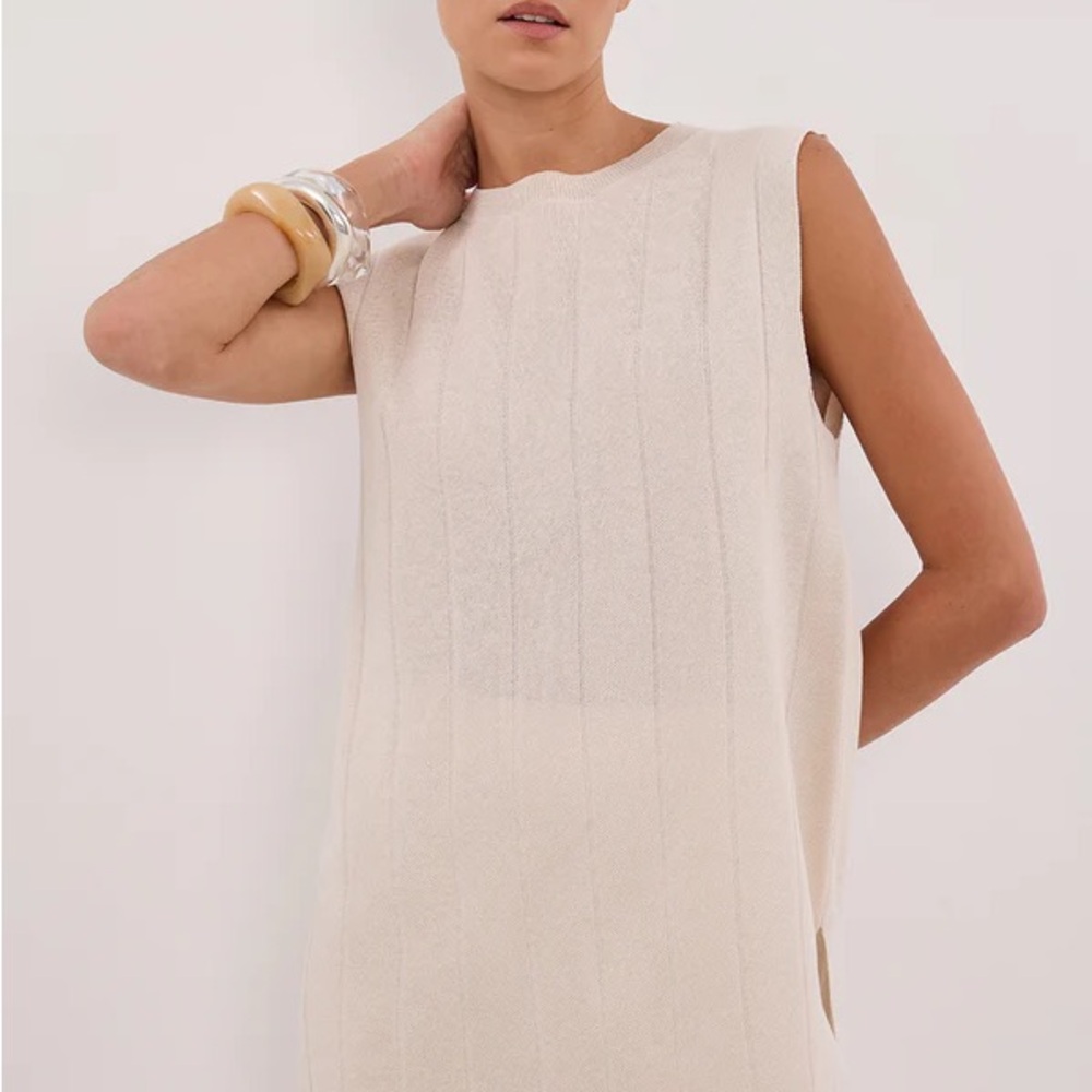 DISSH White Sleeveless Crew Neck Sheath Top - Picture 2 of 8